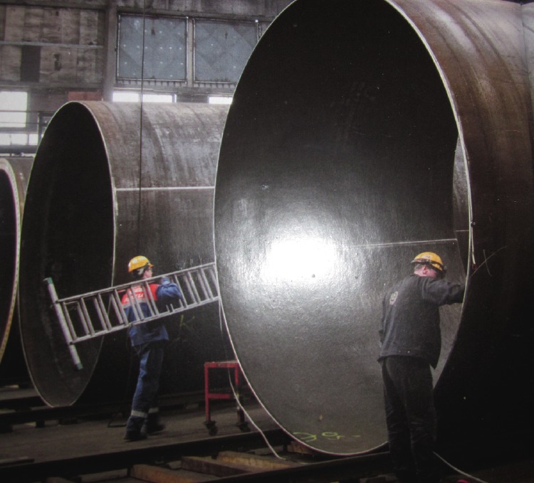 Segments of a wind turbine support cylindrical shell